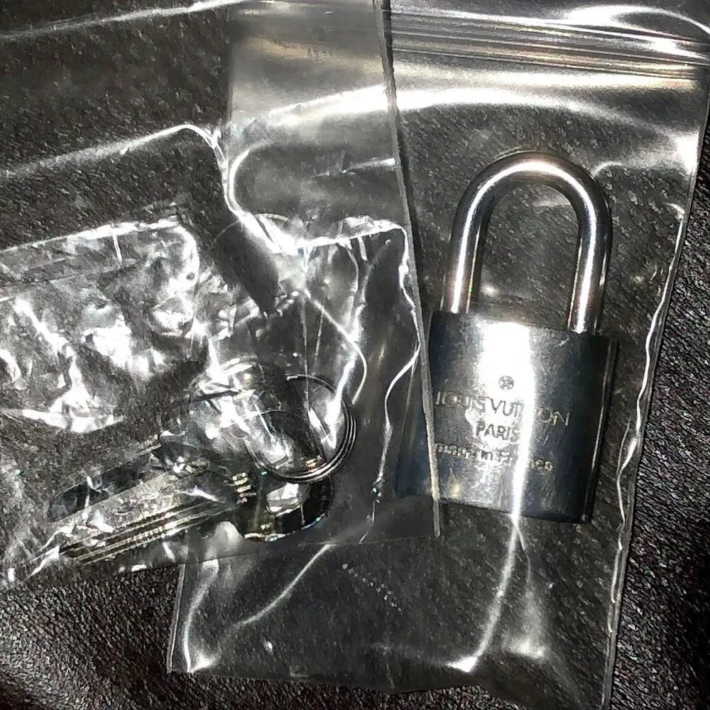 LOUIS VUITTON Palladium Lock and Key Silver Padlock Rare LV #304